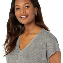 Eileen Fisher V-Neck Sleeveless Pullover in Organic Linen Delave Rib | Shirts & Tops -Eberjey Shop 91nMJShPdbL. AC SR736920